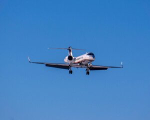 SF-Private-Jet-Charter-Gulfstream-jet-landing-in-San-Francisco-scaled.jpg