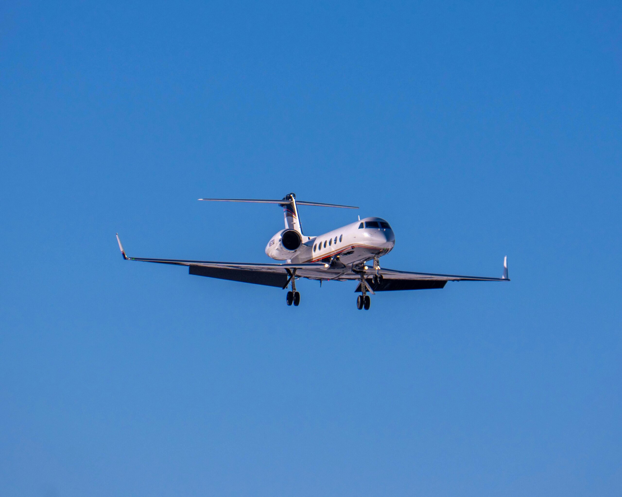 SF-Private-Jet-Charter-Gulfstream-jet-landing-in-San-Francisco-scaled.jpg