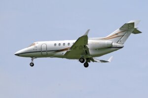 Private-jet-flying-between-Miami-and-New-York-representing-Miami-NYC-jet-cost-and-private-jet-charter-pricing-scaled.jpg