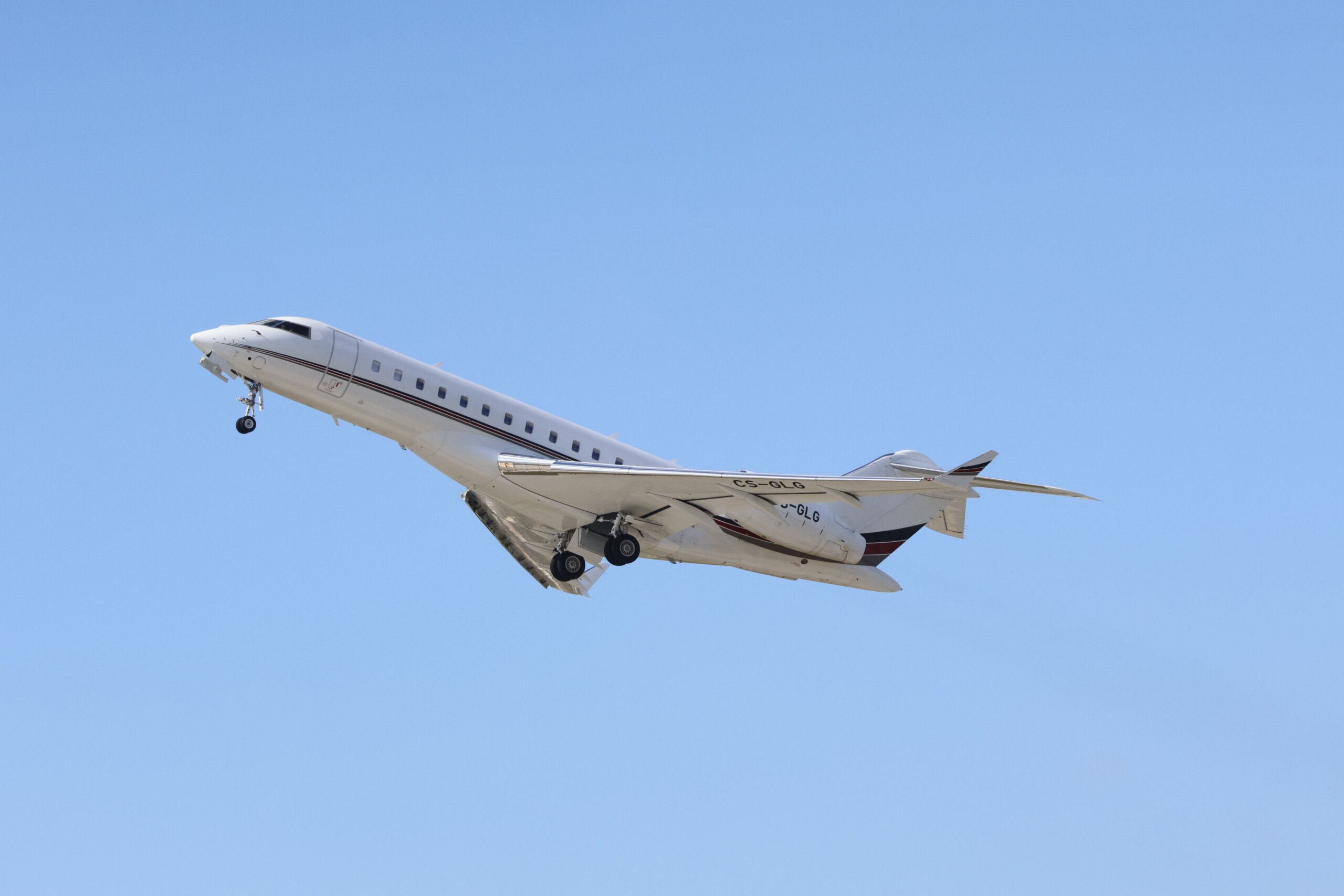 A-luxury-private-jet-in-flight-on-a-nonstop-route-from-Denver-to-Bismarck-scaled.jpg