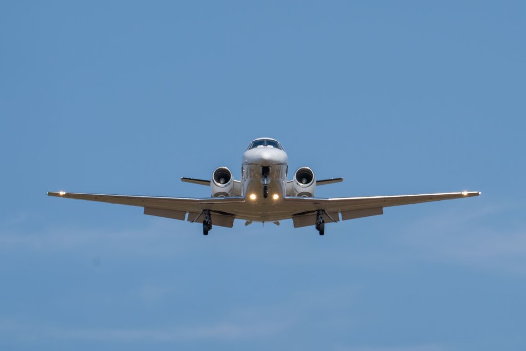 Private-jet-charter-in-the-air-descending-for-a-landing-at-Bismarck-Municipal-Airport-BIS-scaled.jpg