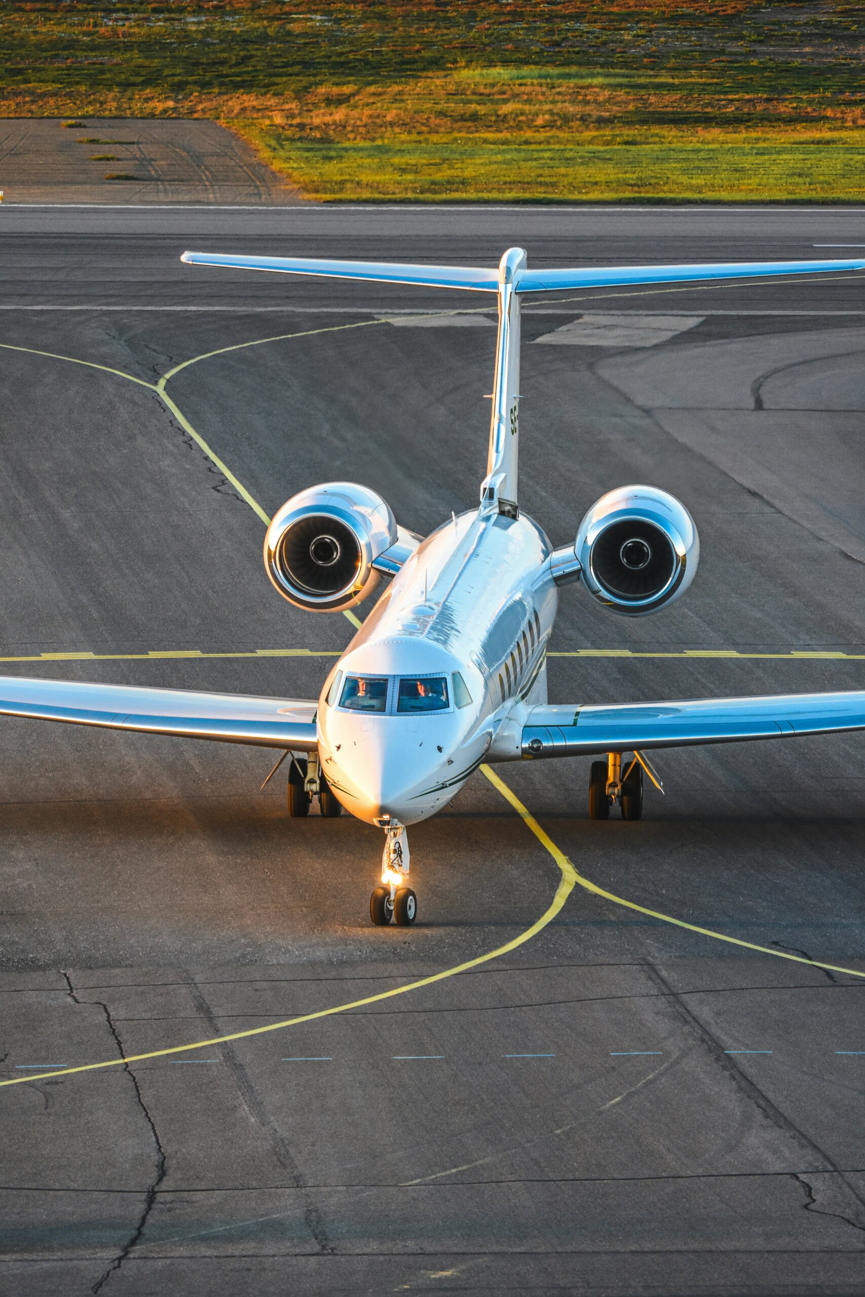 Private-jet-on-the-ground-at-an-airport-in-New-York-2-scaled.jpg