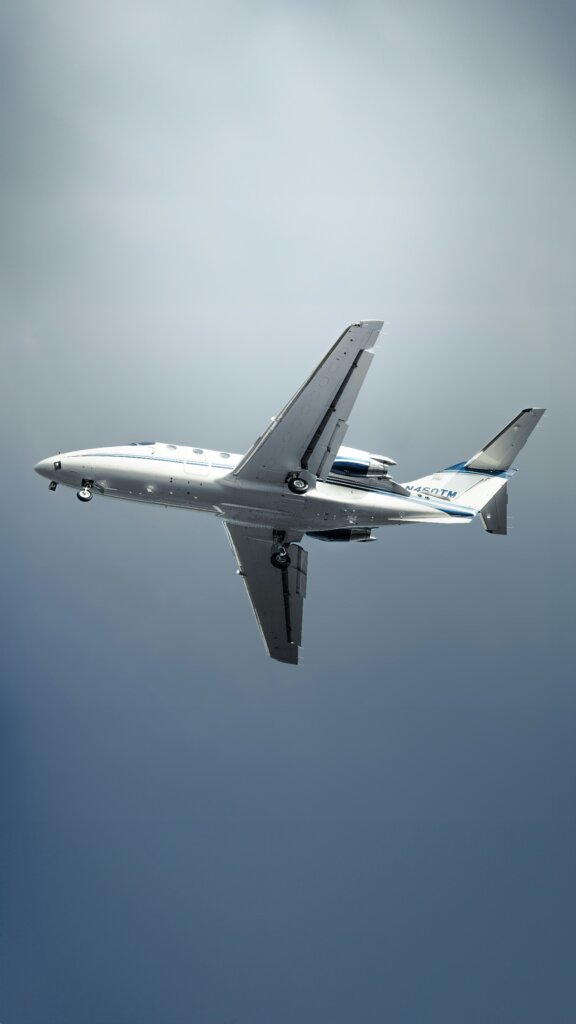 Private jet flying from New York City to Charleston SC